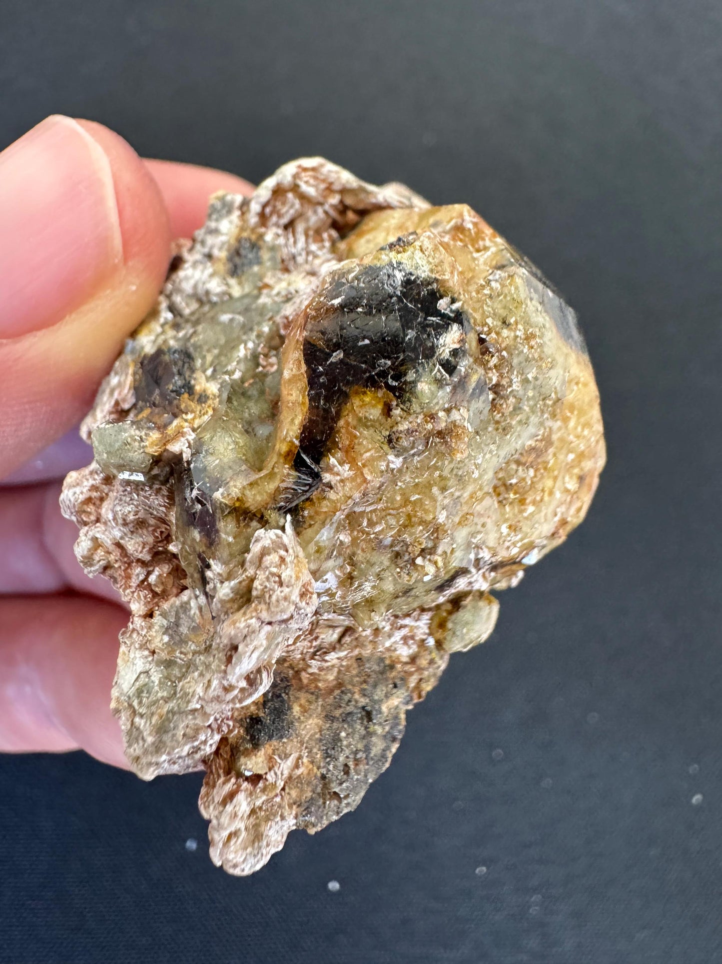 Brilliant Mali Garnet with Mica – Sparkling Faceted Crystal from Sandaré, Kayes – Collector Mineral